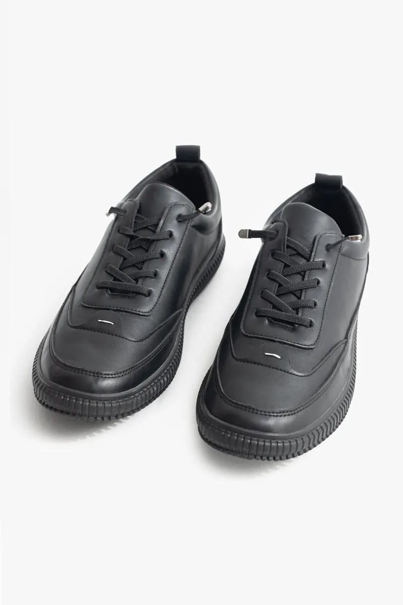 Basic Black Casual Sneaker