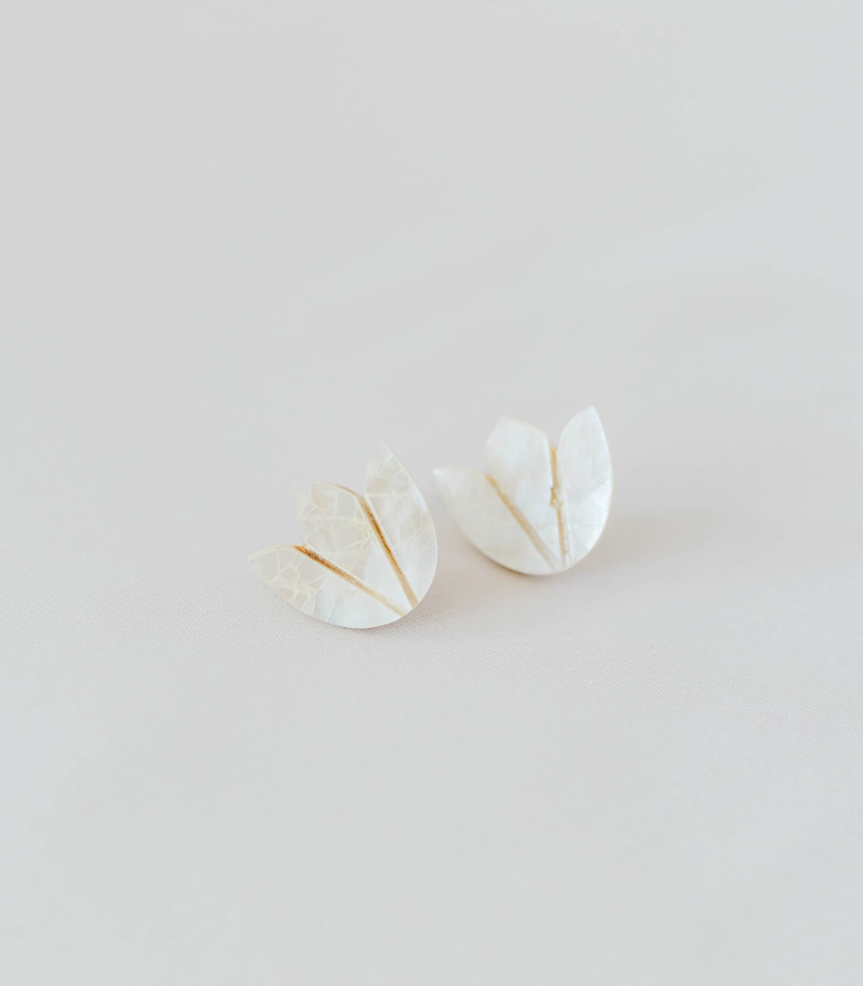 Guita Stud Mother of Pearl Earrings