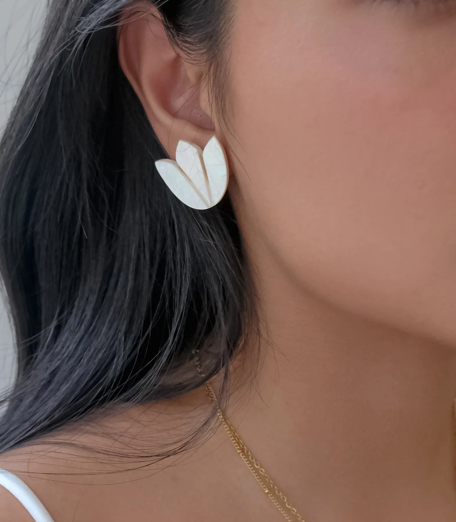 Guita Stud Mother of Pearl Earrings